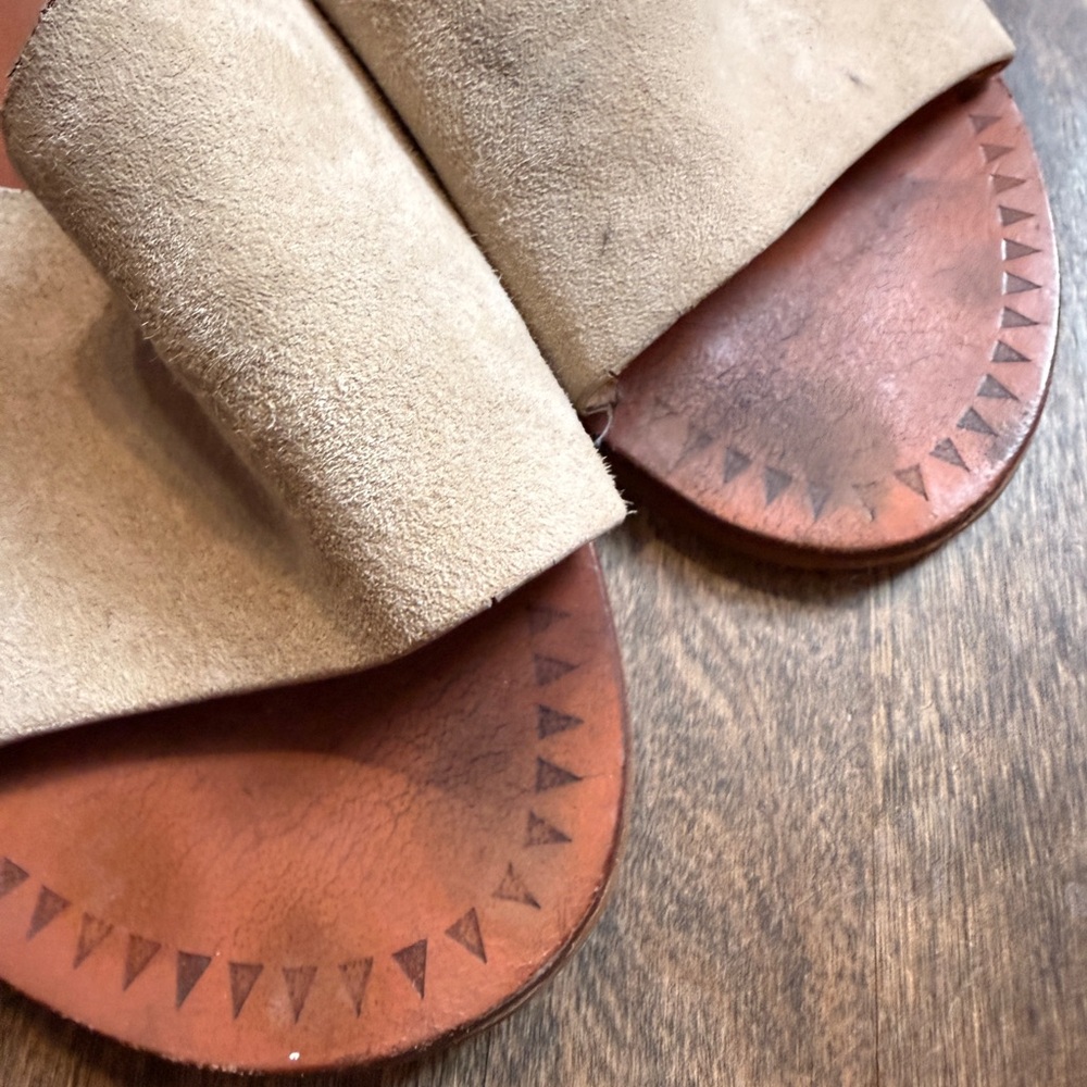 Tony Bianco Tan Suede Slide Sandals | Well Worn Shoes | Size 9 - Picture 6 of 7